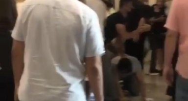 Hastalar arasında sıra kavgası kamerada