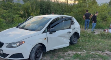İnegöl'de iki otomobil çarpıştı: 4 yaralı