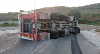 İtfaiye aracı devrildi, 3 itfaiye eri yaralandı