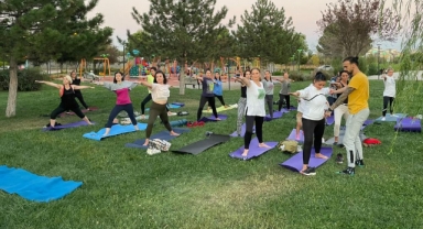 Kalp yogasıyla kalp sağlığına dikkat çektiler