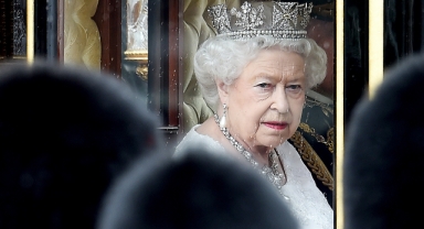 Kraliçe Elizabeth hastaneye kaldırıldı