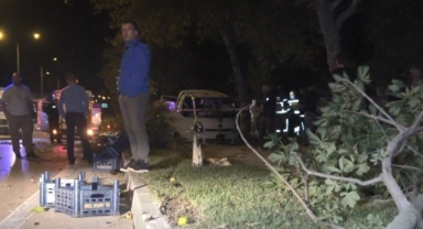 Lüks otomobil kamyonetle çarpıştı: 1 ölü,3 yaralı