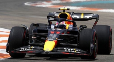 Monza'da kazanan Verstappen