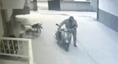 Motosiklet hırsızı kamerada