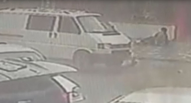 Motosiklete çarpıp olay yerinden kaçtı