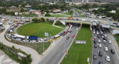 Okullar açıldı trafik kilitlendi..