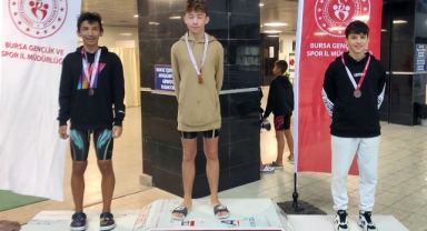 Osmangazili Yüzücüler Madalyaya Kulaç Attı