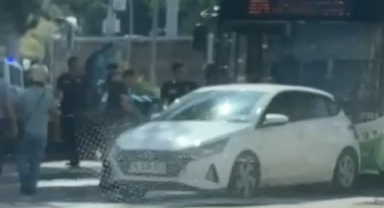 Otobüs şoförüyle otomobil sürücüsünün sopalı kavgası