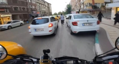 Otobüsü kaçıran genci motosiklet sürücüsü yetiştirdi