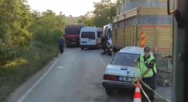 Otomobil kamyona çarptı: 1 ölü, 1 yaralı