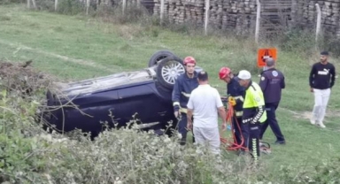 Otomobil şarampole yuvarlandı: 3 yaralı