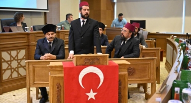 Puşide-i siyah meclis kürsüsünde