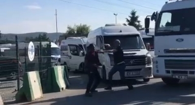 Şoförlerin kavgasını zor ayırdılar