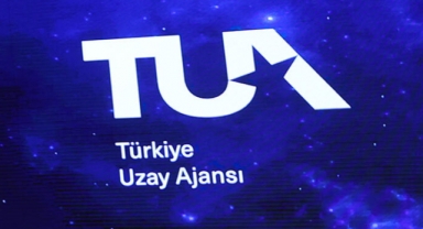 Türk uzay yolcusu için imzalar atıldı