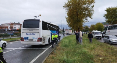 Yolcu otobüsü bariyerlere çarptı, faciadan dönüldü