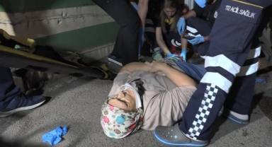 Ambulans yaşlı kadına çarptı ilk müdahale sağlıkçılardan geldi
