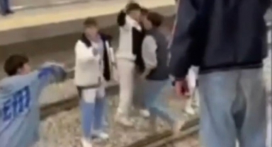 Bursa metrosunda gençlerden akıl almaz hareket