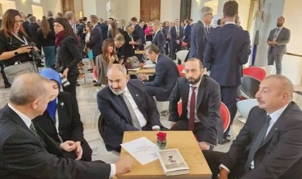 Cumhurbaşkanı Erdoğan'dan üçlü zirve