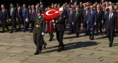 Devlet erkanı Anıtkabir'de
