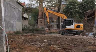 Ebu İshak Metruk Binalardan Temizleniyor