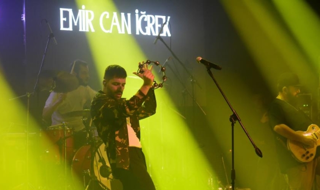 Emir Can İğrek Bursa’da sevenleri ile buluştu