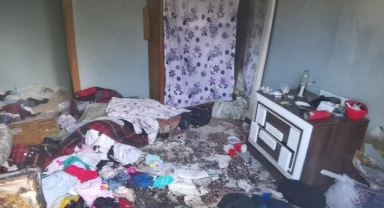 Ev yangınında 2 kişi dumandan etkilendi