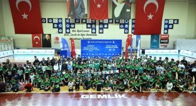 Gemlik Basketbol’a Bursasu desteği