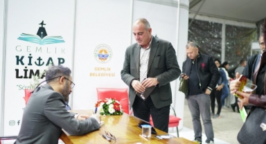 Gemlik Kitap Limanı’nda edebiyat rüzgârı