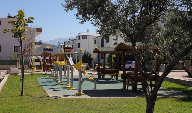 Gemlik'te yeni parklarda ahşap dönemi