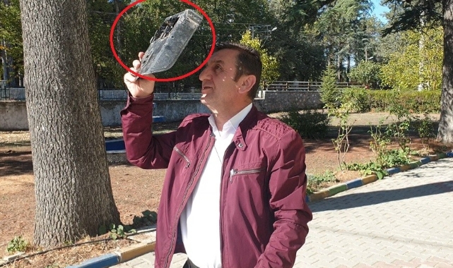 Güneş tutulmasını kaynak gözlüğü ile izledi