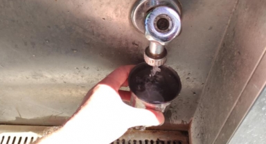 Hayır dua almak için 15 yıldır soğuk su dağıtıyor