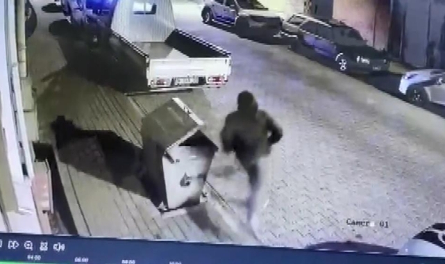 Hırsız motosiklet sahibine bıçak çekti