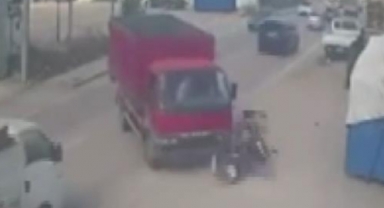 Kamyonet ile motosiklet çarpıştı:1 yaralı