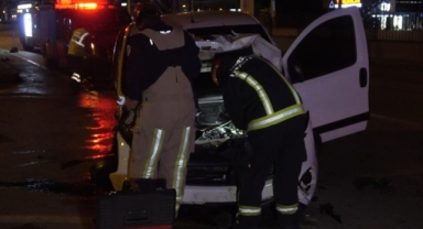 Kontrolden çıkan otomobil refüje çarptı: 1 yaralı