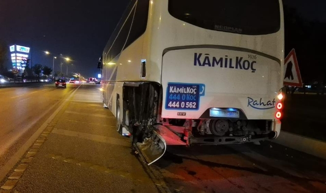 Otomobil yolcu indiren otobüse çarptı: 1 yaralı