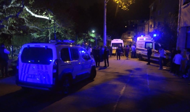 Parkta bıçaklı kavga; Baba ve 2 oğlu yaralandı