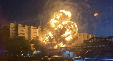 Rusya'da yerleşim bölgesine uçak düştü!