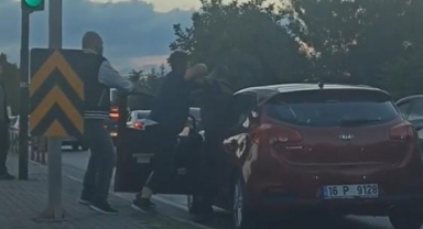 Şoförlerin yol verme kavgası kamerada