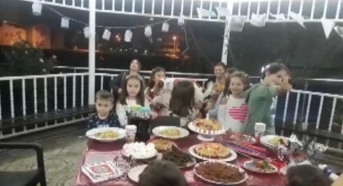 Tüm çocuklar partiye hayvanları ile katıldı