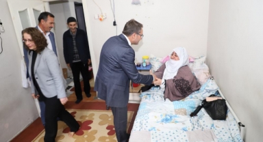 Yıldırım Belediyesi ihtiyaç sahibi yaşlıların yanında