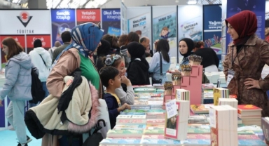 1 milyon kitap okuyucuyla buluştu