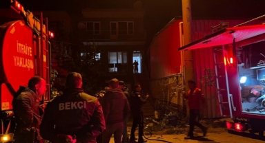 4 katlı apartmanda çıkan yangın korkuttu