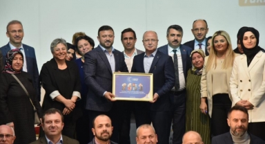 AK kadrolar Bursa’ya doğru hizmetlerin verilmesi için çalışıyor