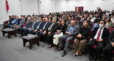 Başkan Aktaş'tan üniversitelilere altın öğütler