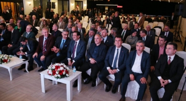 Başkan Dündar, Giresun’daki sempozyumda konuştu