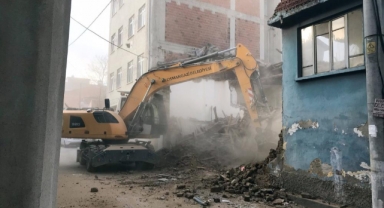 Bursa'da 86 metruk bina yıkıldı