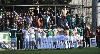 Bursaspor’da ilk deplasman galibiyetinin mutluluğu yaşanıyor