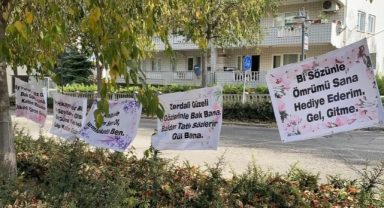 Eşine pankartlı özür