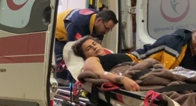 Eşini 6 yerinden bıçakladı