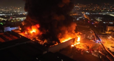 Fabrika yangını gece yarısına kadar devam etti